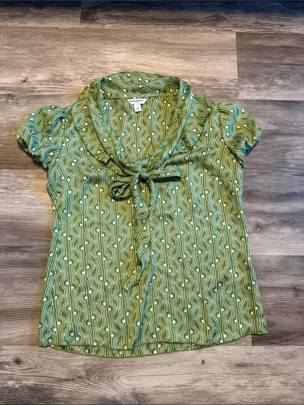 Banana Republic Green Geometric Tie-Neck Puff Sleeve Blouse - Olive Pattern